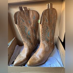 Brown cowboy boots size 10